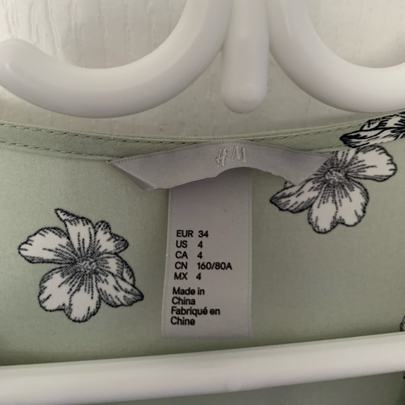 H&M Women’s Seafoam Floral Midi Wrap Dress - Picture 5 of 5